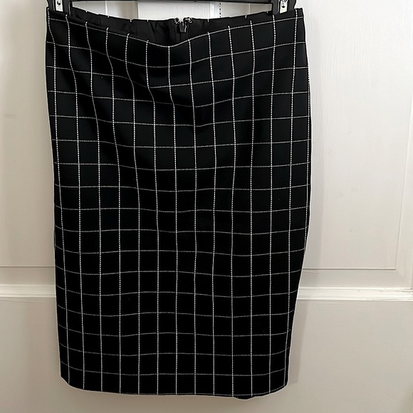 NWOT Express fully lined Pencil Skirt .Black and White Windowpane Look - Picture 1 of 3